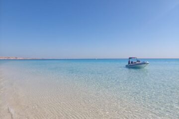 Hurghada Abu Minqar Island Beach Tour by Private Speedboat with Snorkeling Spots & Dolphin House