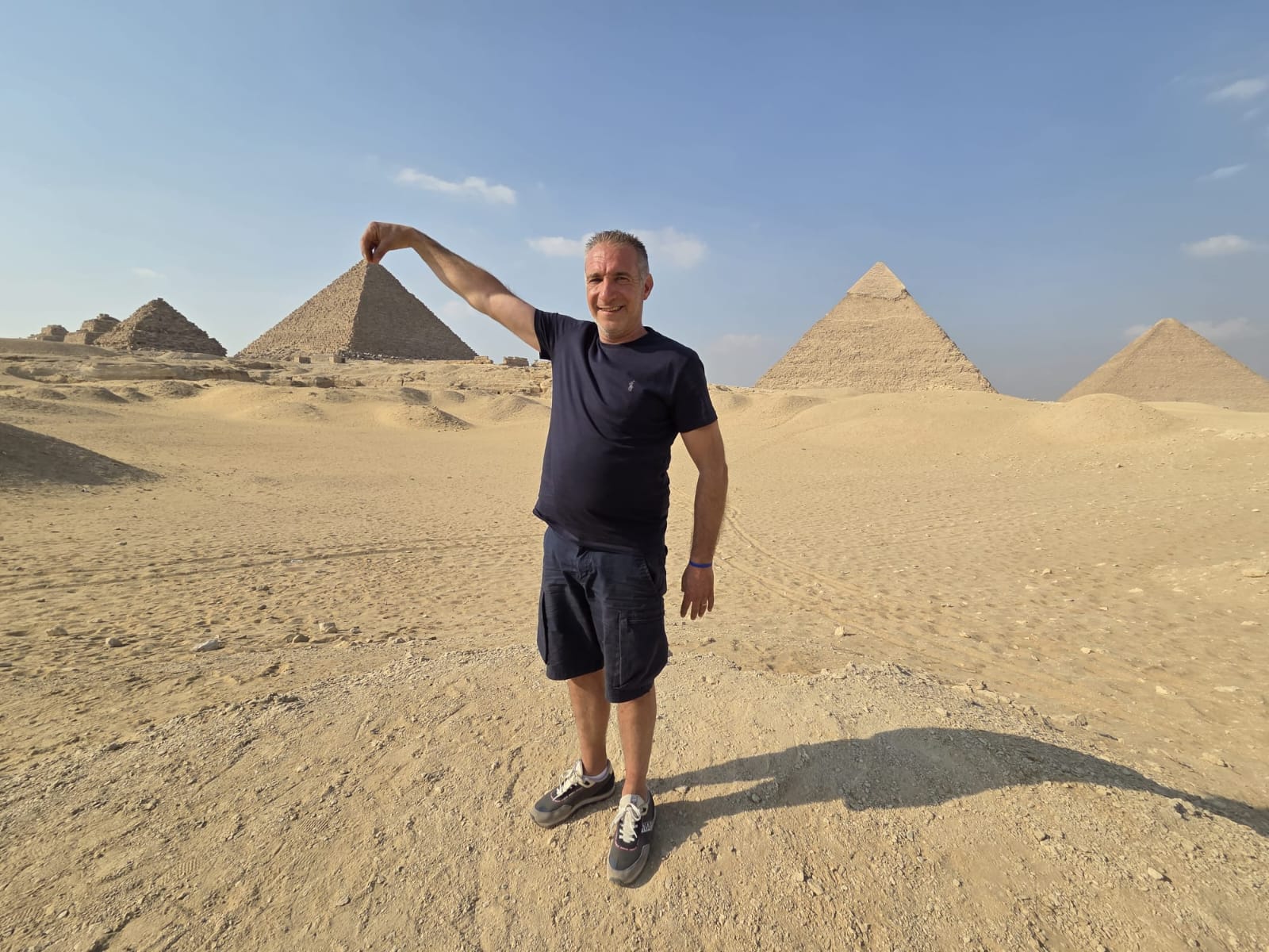 Hurghada to Grand Egyptian Museum, Pyramids and Sphinx Small-group Tours by van with Egyptologist