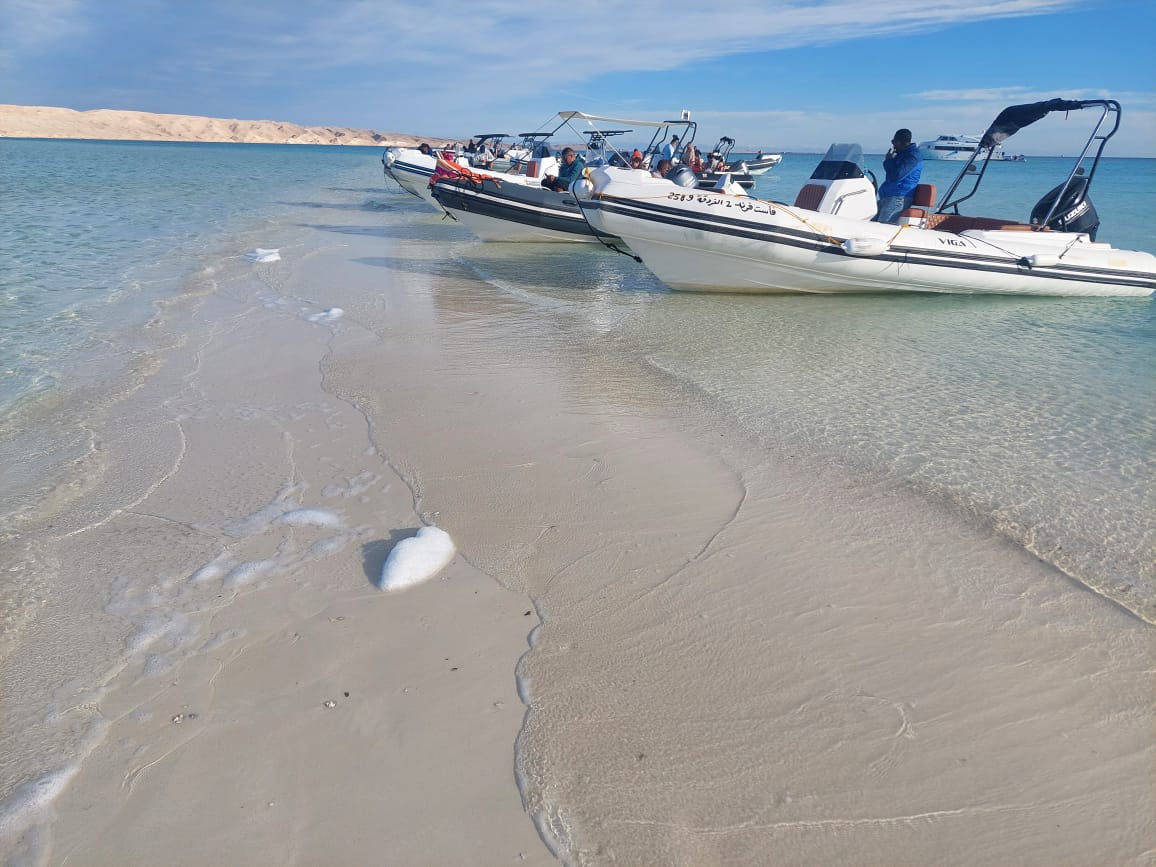 Hurghada Abu Minqar island Beach Tours