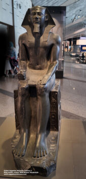 118_1-dynasty-4,-Gneiss-stone,-giza,-Ancient-Egypt,-History-Pharaohs,-Grand-Egyptian-Museum,-King-khafre-statue-With-Nemes-Headcloth,-ureaus-snake,-royal-beard-and-pleated-kilt
