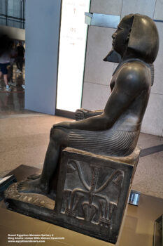 118_4-dynasty-4,-Gneiss-stone,-giza,-Ancient-Egypt,-History-Pharaohs,-Grand-Egyptian-Museum,-King-khafre-statue-With-Nemes-Headcloth,-ureaus-snake,-royal-beard-and-pleated-kilt