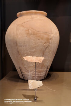 128-Naqada-ii-period,-Dynasty-2,-Ancient-Egypt,-History-Pharaohs,-Grand-Egyptian-Museum,-pottery,-slate-stone,-Abydos,-tell-el-farkha,-tarkhan,-el-daima,-Horus-was-the-flacon-god-of-kingship
