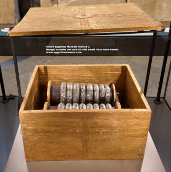 147-Dynasty-4,-gold,-ivory,-wood,-giza,-Ancient-Egypt,-History-Pharaohs,-Grand-Egyptian-Museum,-Bangle-wooden-box-and-lid-with-small-ivory-knob-handle