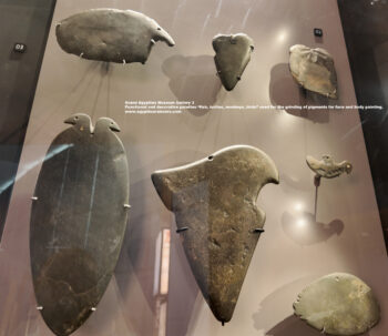 242-Naqada-II,-greywacke,-Saqqara,-gebel-el-tarif,-tarkhan,-nea-el-deir,-hierakonpoils,-Ancient-Egypt,-History-Pharaohs,-Grand-Egyptian-Museum,-Functional-and-decorative-palettes