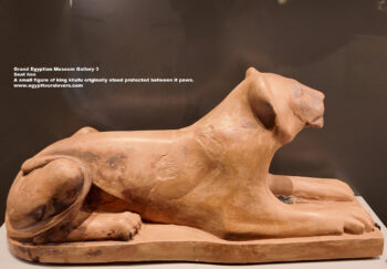 263-dynasty-4,-pottery,-Saqqara,-Seat-lion,-Ancient-Egypt,-History-Pharaohs,-Grand-Egyptian-Museum,-small-figure-of-king-khufu-originally-stood-protected-between-it-paws